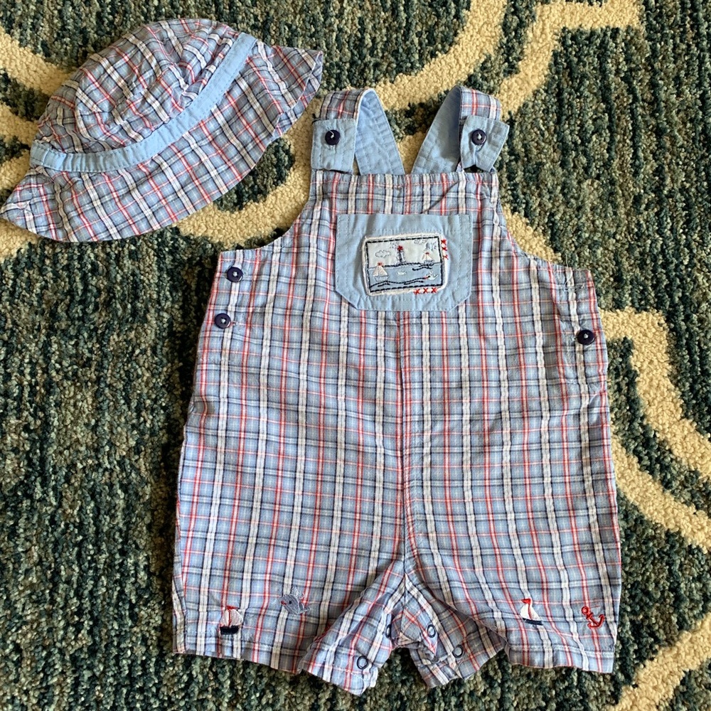 Like new Vitamins Baby romper & hat set 6-9 mon